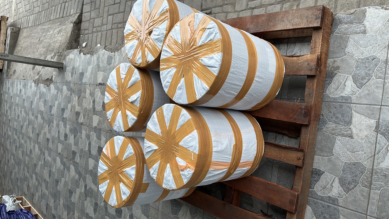 Material dan komponen industri